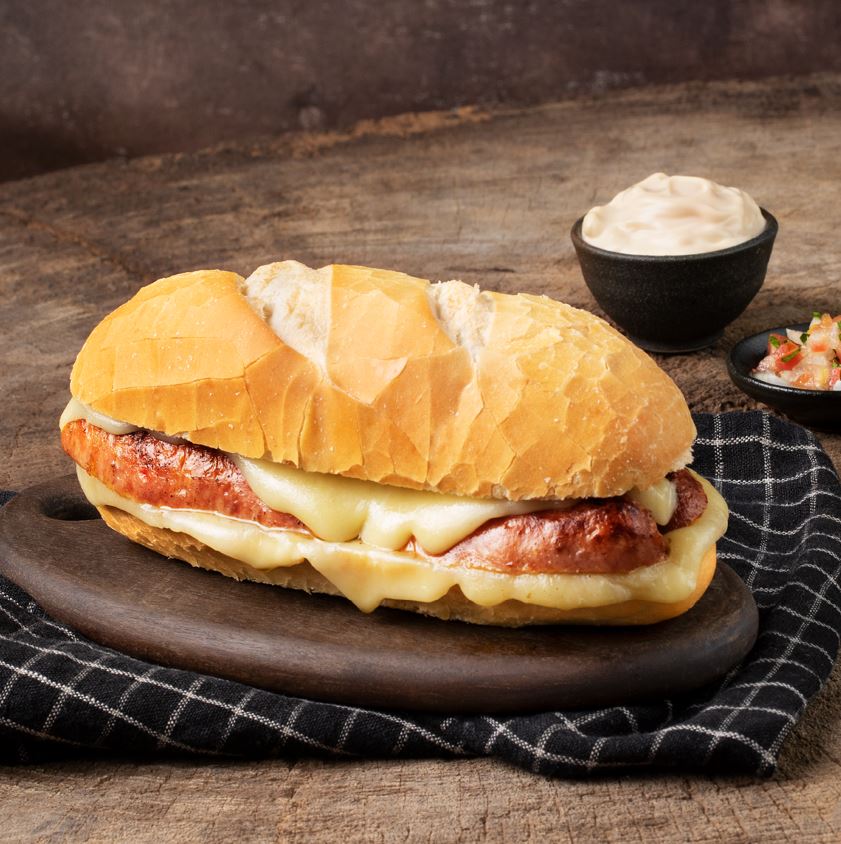 Menu Especial Rodovia chega com delicioso sanduíche de linguiça artesanal com queijo meia cura por apenas R$ 10,90 no Frango Assado